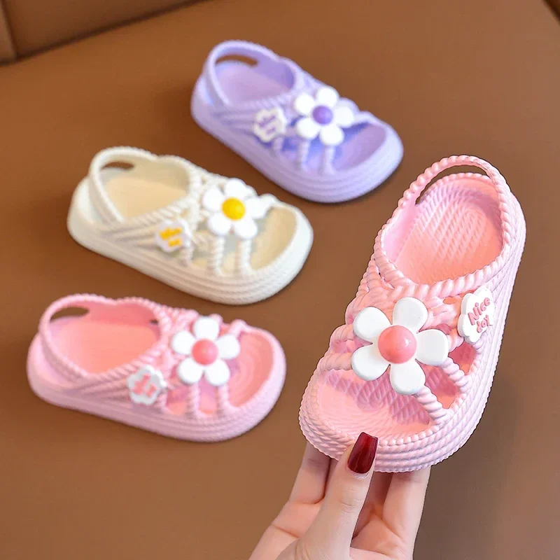Alternative view of New Summer Children Slippers Flower Pattern Lithe Comfort Sandal For Aged 2-8 Girls Non-slip Seabeach Flip Flops Home Kids Shoes