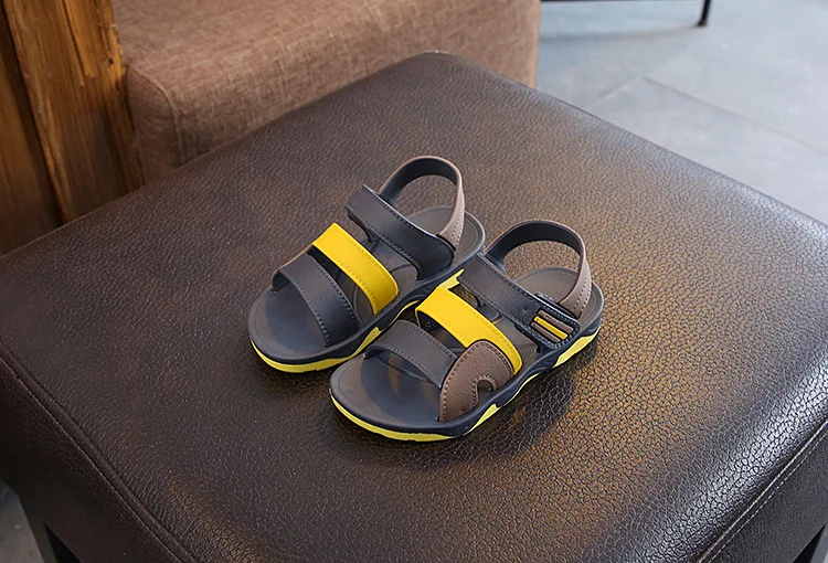 2019 New Summer Children Sandals for Boys Flat Beach Shoes Kids Sports Casual Student Leather Sandals Soft Non-slip Fashion Wild