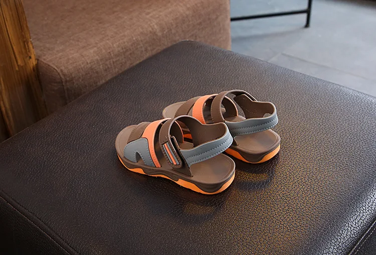 2019 New Summer Children Sandals for Boys Flat Beach Shoes Kids Sports Casual Student Leather Sandals Soft Non-slip Fashion Wild