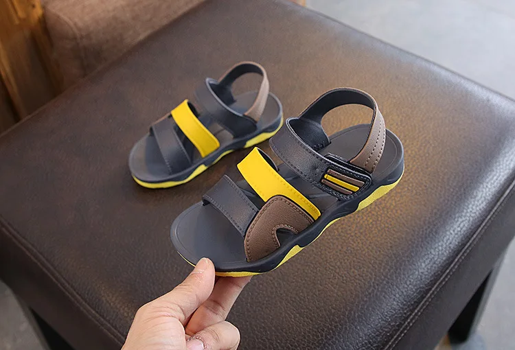 2019 New Summer Children Sandals for Boys Flat Beach Shoes Kids Sports Casual Student Leather Sandals Soft Non-slip Fashion Wild