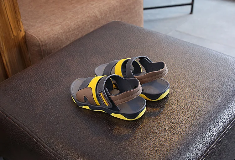 2019 New Summer Children Sandals for Boys Flat Beach Shoes Kids Sports Casual Student Leather Sandals Soft Non-slip Fashion Wild