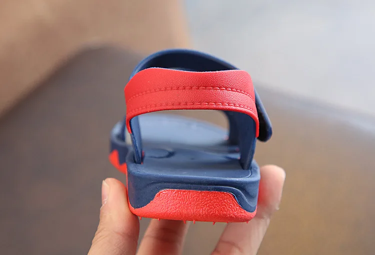 2019 New Summer Children Sandals for Boys Flat Beach Shoes Kids Sports Casual Student Leather Sandals Soft Non-slip Fashion Wild
