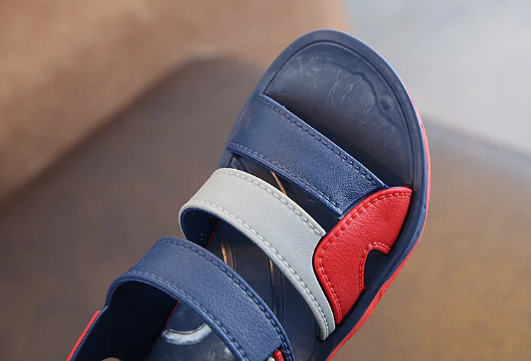 2019 New Summer Children Sandals for Boys Flat Beach Shoes Kids Sports Casual Student Leather Sandals Soft Non-slip Fashion Wild