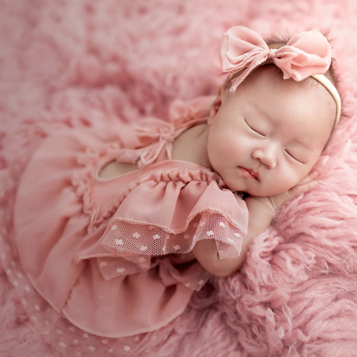 Alternative view of Ylsteed 2 Pieces Set Dusty Pink Chiffon Newborn Romper with Bow Hairband Dot Lace Baby Photography Outfits