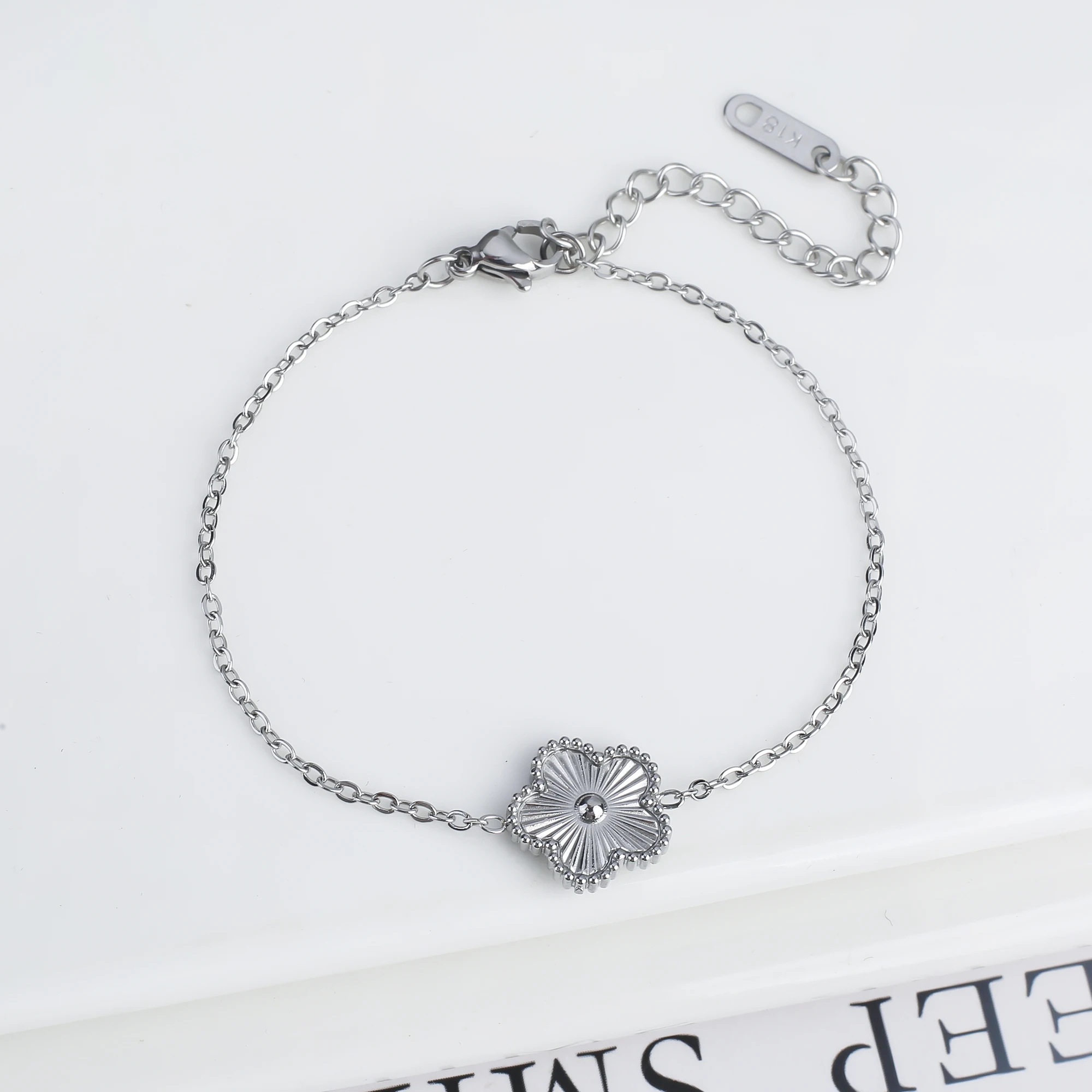 Classic Luxury Stainless Steel Bracelet Ladies Adjustable Five Flower Bracelets for Women New Fashion Party Jewelry Gifts Clover Classic Luxury Stainless Steel Bracelet Ladies Adjustable Five Flower Bracelets for Women New Fashion Party Jewelry Gifts Clover