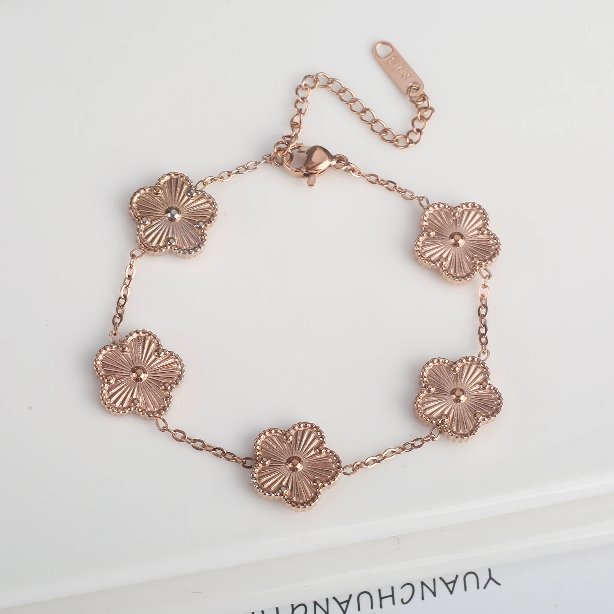 Classic Luxury Stainless Steel Bracelet Ladies Adjustable Five Flower Bracelets for Women New Fashion Party Jewelry Gifts Clover Classic Luxury Stainless Steel Bracelet Ladies Adjustable Five Flower Bracelets for Women New Fashion Party Jewelry Gifts Clover