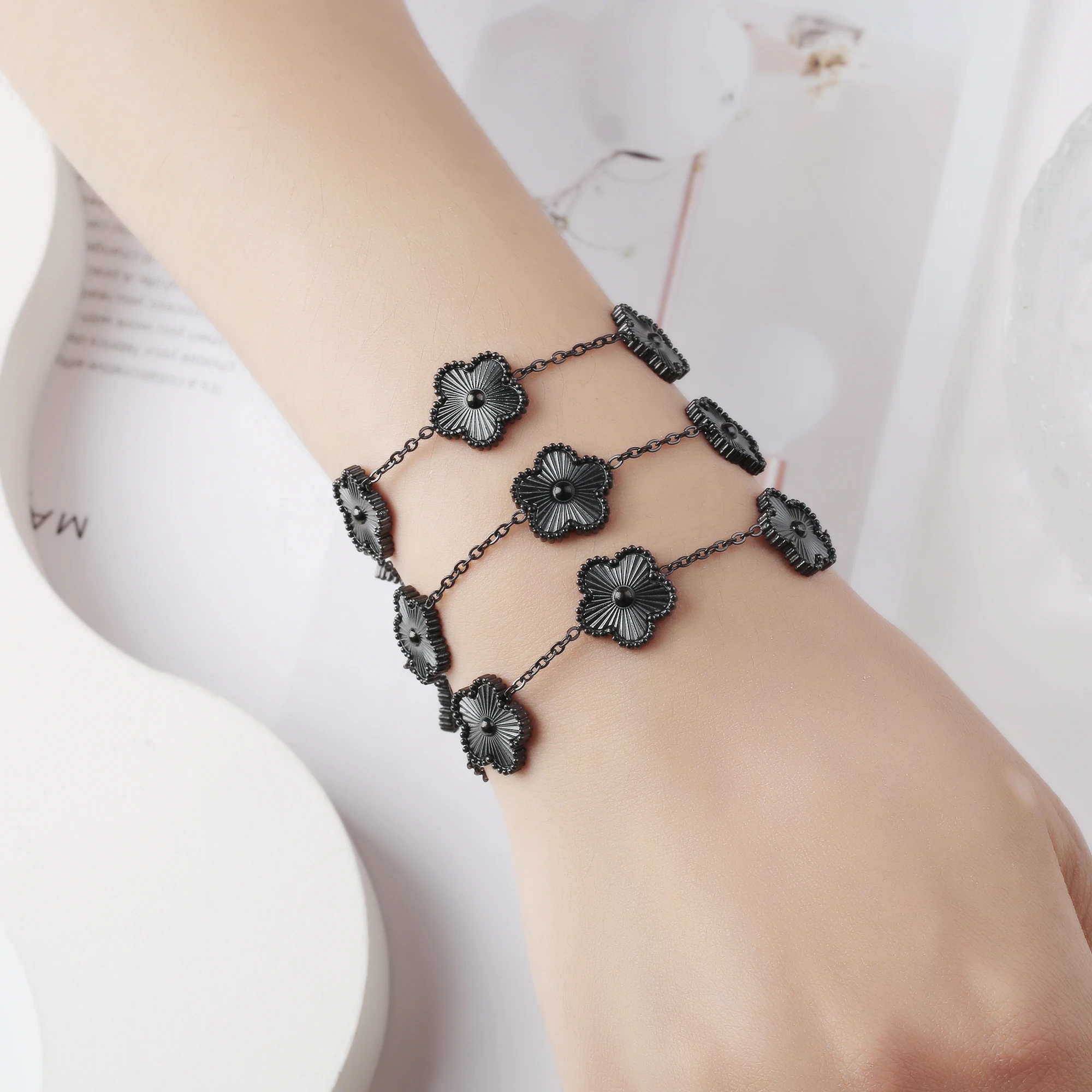 Classic Luxury Stainless Steel Bracelet Ladies Adjustable Five Flower Bracelets for Women New Fashion Party Jewelry Gifts Clover Classic Luxury Stainless Steel Bracelet Ladies Adjustable Five Flower Bracelets for Women New Fashion Party Jewelry Gifts Clover